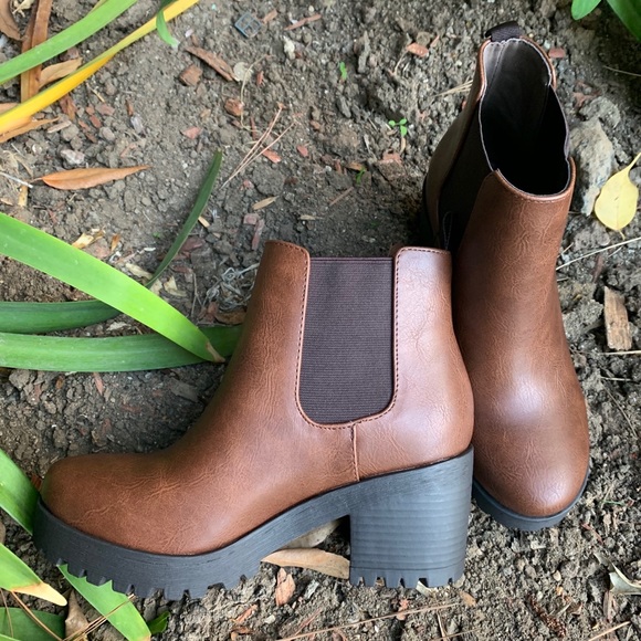 BROWN FAUX LEATHER ANKLE BOOTIES - Picture 4 of 4